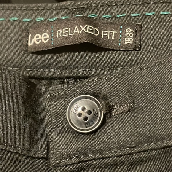 NWT Lee Relaxed Fit Straight Leg Effortless Wash & Wear Long Size 8 NWT - Picture 5 of 6